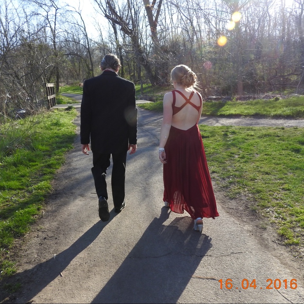 dark red prom/formal dress